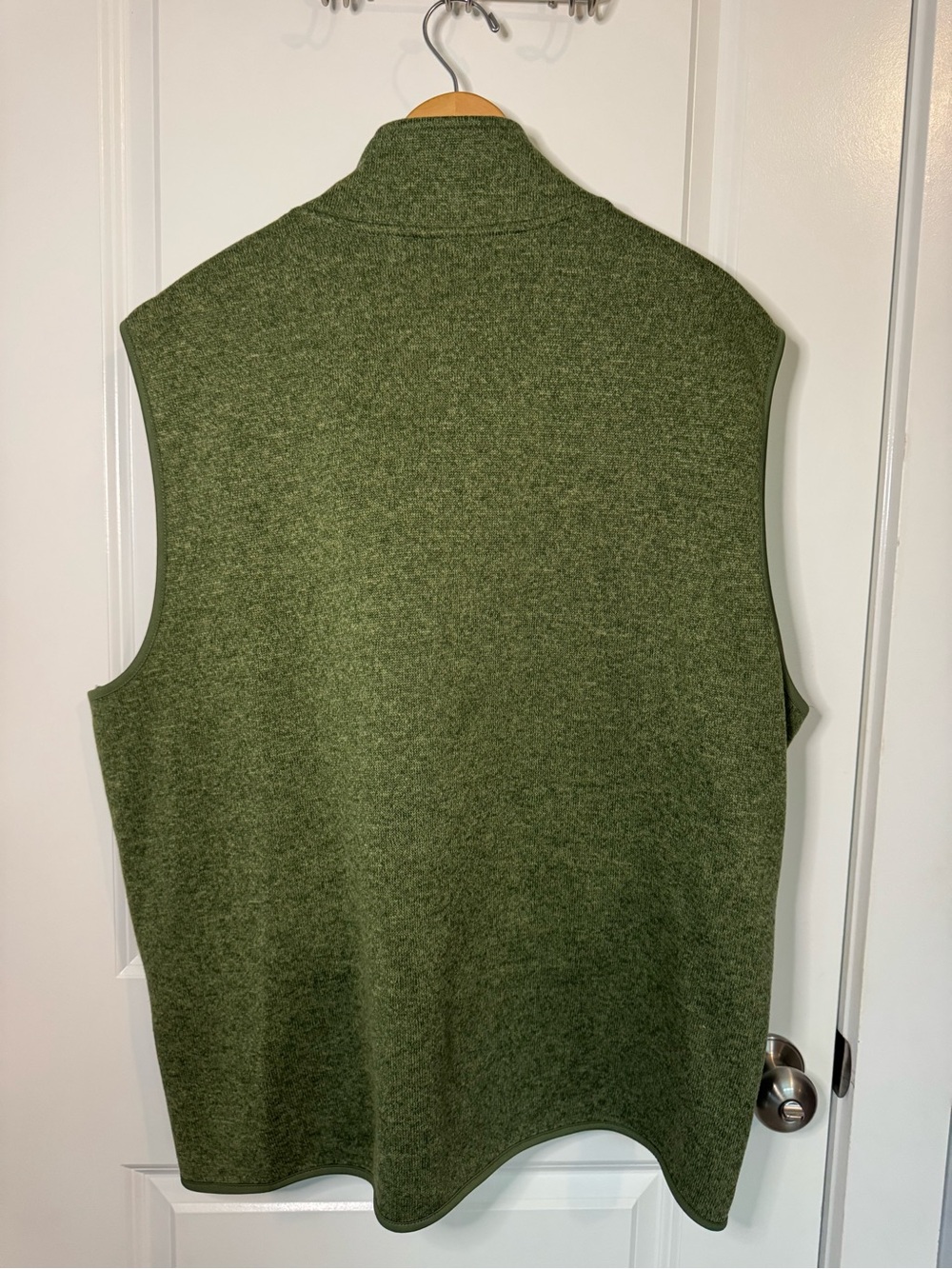 Crown & Ivy Olive Green Men's Zip-Front Fleece Vest - Picture 2 of 3